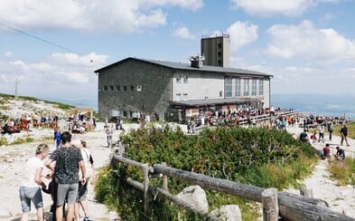 Takto nás chceli v Tatrách nalákať do turistickej pasce. Vyskúšali sme si dlhé rady, lanovku či obed za takmer 20 € Takto nás chceli v Tatrách nalákať do turistickej pasce. Vyskúšali sme si dlhé rady, lanovku či obed za takmer 20 €