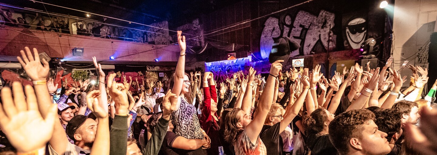 Takto sa dá premeniť squat bezdomovcov na najväčší hiphopový klub v meste (Rozhovor)