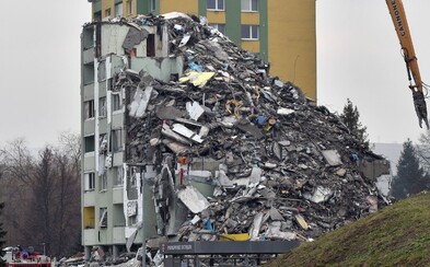 Takto v stredu vyzeralo miesto tragického nešťastia v Prešove, kde explodoval plyn: Panelák je skoro celý zrovnaný so zemou Takto v stredu vyzeralo miesto tragického nešťastia v Prešove, kde explodoval plyn: Panelák je skoro celý zrovnaný so zemou