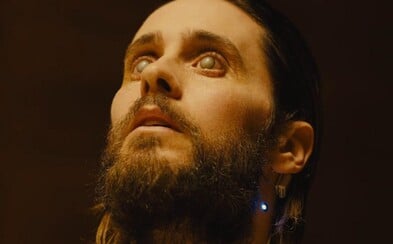 Talentovaný Jared Leto sa kvôli Blade Runnerovi nechal na natáčaní "oslepiť", aby sa tak viac vžil do svojej postavy Talentovaný Jared Leto sa kvôli Blade Runnerovi nechal na natáčaní "oslepiť", aby sa tak viac vžil do svojej postavy