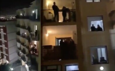 Italové si krátí čas v karanténě. Otevřeli si okna a spolu zpívají svou hymnu Italové si krátí čas v karanténě. Otevřeli si okna a spolu zpívají svou hymnu