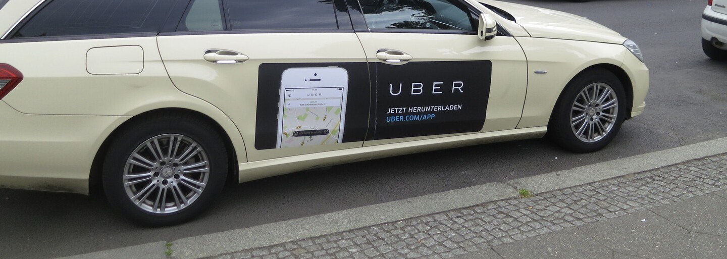 Italští taxikáři zatočili se službou Uber. Kvůli čerstvému zákazu nemůže fungovat v celé zemi