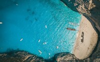 Taliansko, Chorvátsko či Grécko. Toto je 5 najkrajších pláží sveta, kam sa dostaneš iba loďou