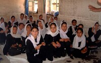 Tálibán zavírá afghánské dívčí školy několik hodin po jejich znovuotevření 