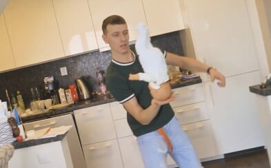 Tatko influencer, dedinčan či taký, čo ťa 15 rokov nechá čakať. Naked Bananas parodujú typy otcov Tatko influencer, dedinčan či taký, čo ťa 15 rokov nechá čakať. Naked Bananas parodujú typy otcov