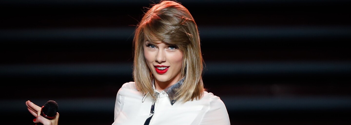 Taylor Swift kraľuje predajom albumov v polovici roka 2015, pričom ju nasleduje Drake. Single si podmanil Mark Ronson