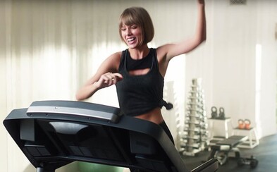 Taylor Swift v nejnovější reklamě na Apple Music rapuje hit Jumpman od Drakea a Futurea Taylor Swift v nejnovější reklamě na Apple Music rapuje hit Jumpman od Drakea a Futurea