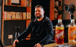 Teď je tu scéna, o které jsem vždycky snil, říká autor první knihy o českém rapu DJ Poeta (Rozhovor)