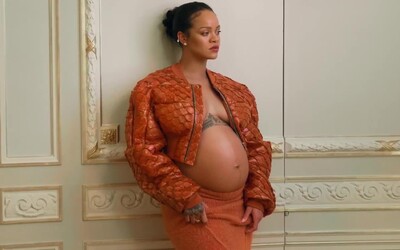 Tehotná Rihanna pózuje v priehľadnom outfite na titulnej strane magazínu Vogue   