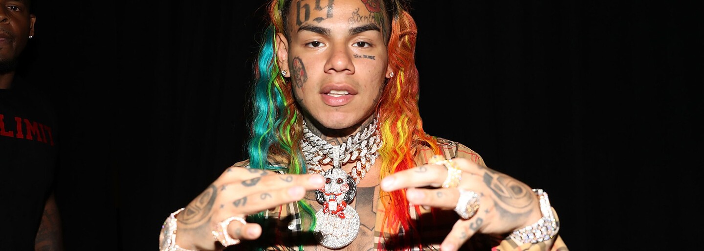 Tekashi 6ix9ine čelí obrovským finančním problémům. Jeho manažer tvrdí, že mu musel půjčit 20 dolarů na benzín