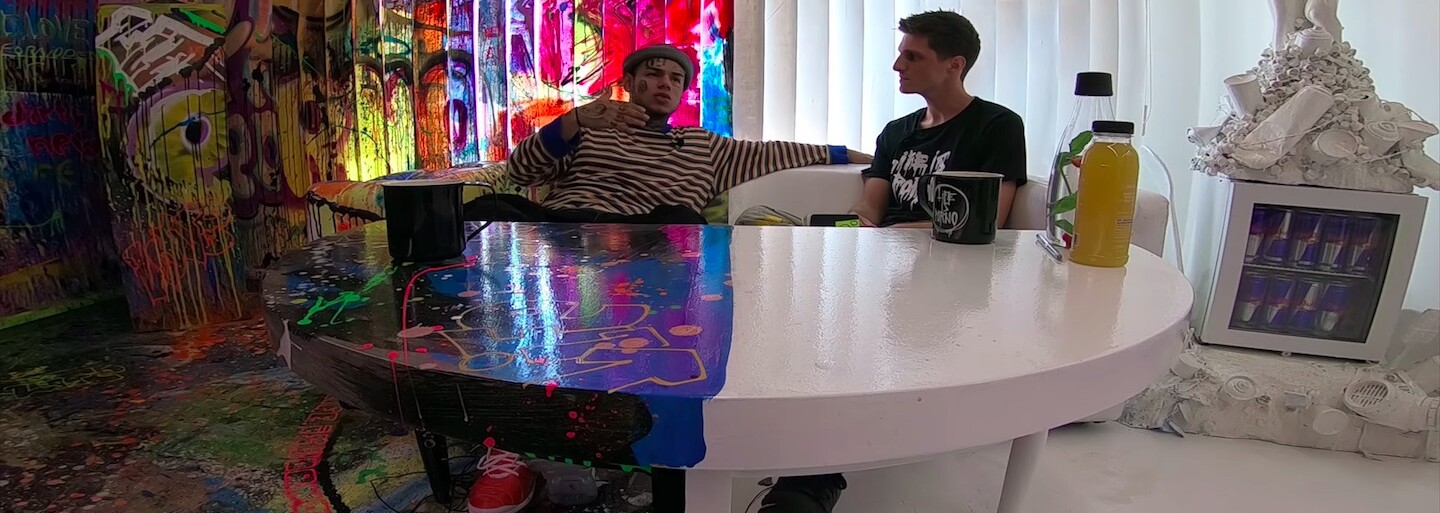 Tekashi 6ix9ine sa bojí iba sám seba. Celé dni trávi s rodinou a miluje vietnamskú polievku Pho