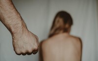 Téměř každý třetí člověk se setkal s domácím násilím. Pomoci s osvětou chce nová iniciativa