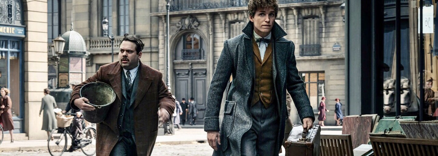 Temný čarodejník Gellert Grindelwald a mladý Albus Dumbledore hviezdia na lákavých obrázkoch z očakávaného pokračovania Fantastic Beasts
