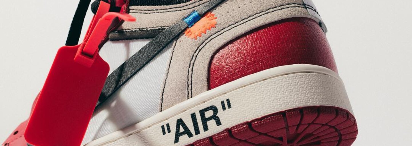 Tenisky, ktoré navrhol Virgil Abloh pre značku Nike, reselleri po jeho smrti predávajú až za 145-tisíc eur