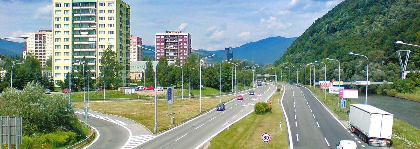 TERMINAL VLAK BUS SHOPPING. Názov stanice v Banskej Bystrici zabáva Slovensko svojou lingvistickou kombináciou