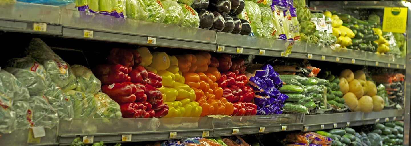 Tesco začalo predávať nedokonalé ovocie a zeleninu. S dvadsaťpercentnou zlavou si vychutnáš zemiaky, jablko či mrkvu