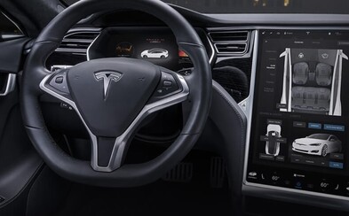 Tesla expanduje do Česka. Majitelé elektromobilů dostanou servis v naší zemi Tesla expanduje do Česka. Majitelé elektromobilů dostanou servis v naší zemi