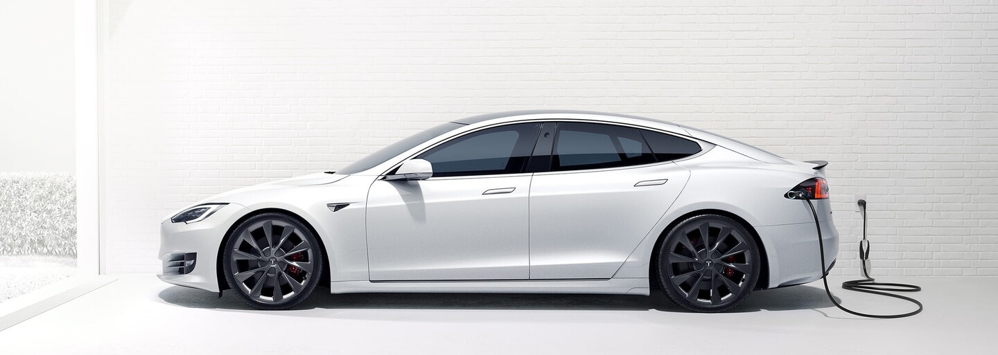 Tesla pracuje na facelifte Modelu S, ktorý má zaručiť dojazd vyše 640 kilometrov