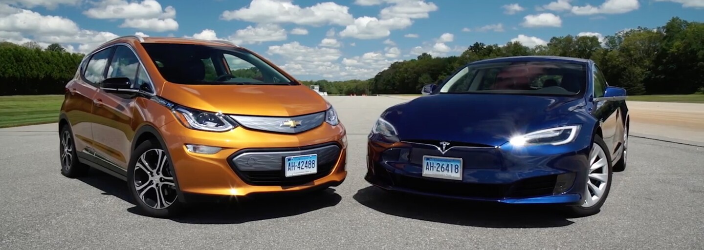 Tesla se dočkala svého prvního přemožitele v dojezdu. Model S v reálném provozu překonal nový Bolt