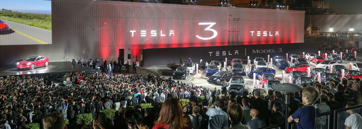 Tesla si troufá na BMW M3. Model 3 dostane nejen 2 motory, ale i verzi Performance