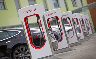 Tesla už aj u nás postavila svoje najvýkonnejšie nabíjačky. Prvé bezplatné Superchargre sú pri Zvolene Tesla už aj u nás postavila svoje najvýkonnejšie nabíjačky. Prvé bezplatné Superchargre sú pri Zvolene
