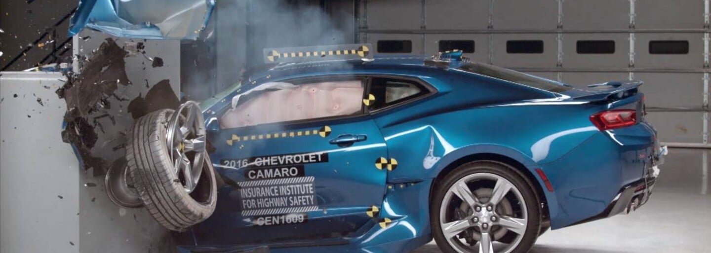 Tesla vo videu ukazuje, ako sa Model X nedá prevrátiť na strechu. Ide vraj o najbezpečnejšie SUV