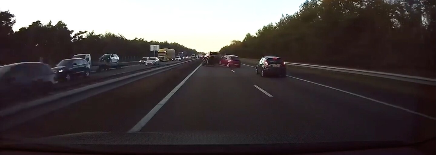 Tesla prý předvídala nehodu, ke které nakonec nedošlo. Jaká je ale realita?