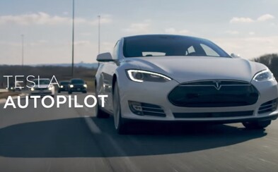 Tesla vyráža dych reklamou na svojho autopilota. Vyjdeš z dverí a auto ťa už bude poslušne čakať Tesla vyráža dych reklamou na svojho autopilota. Vyjdeš z dverí a auto ťa už bude poslušne čakať