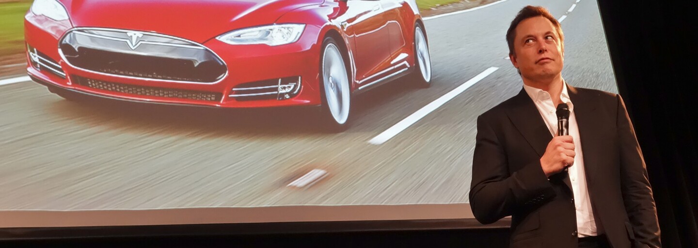 Tesla začala rok 2017 naozaj úspešne. Elon Musk je pyšný na nový rekord v množstve dodávok aj v objeme výroby