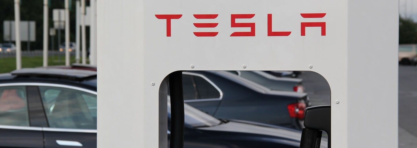 Tesla zdvojnásobí počet nabíjacích staníc po celom svete. Rozvoj infraštruktúry je prioritou automobilky