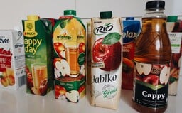 TEST 10 jablkových džúsov: Ktorý outsider nás prekvapil najviac a ako obstál Pfanner s takmer 200-ročnou tradíciou?