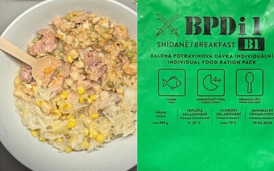 Test armádních balíčků jídla: Co jedí vojáci z Česka a USA na frontě a kdo má horší snídani?