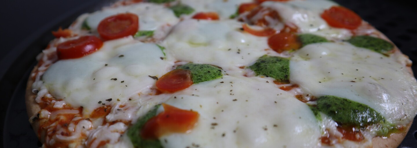 Test mražených pizz: Našli jsme mraženou pizzu v supermarketu za výhodnou cenu, která opravdu chutná jako z pizzerie