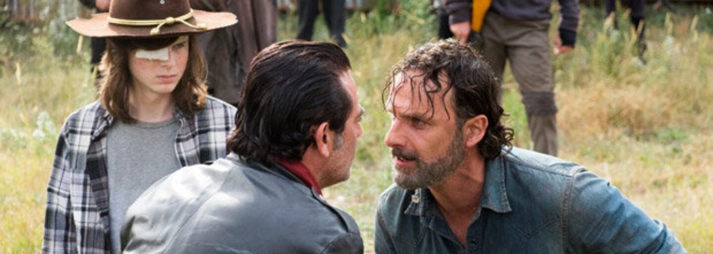 The Walking Dead sa pripomína sériou obrázkov z natáčania. Trailer z Comic-Conu pritom trhol rekordy