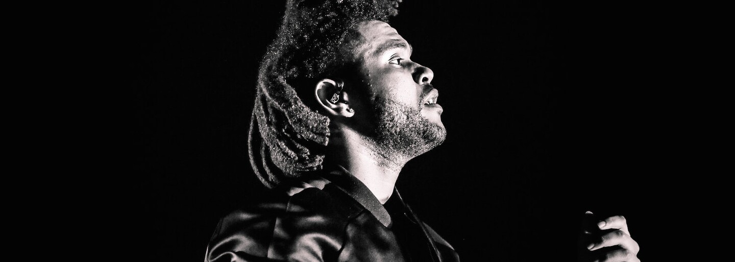 The Weeknd v plameňoch v novom klipe ku piesni I Can’t Feel My Face