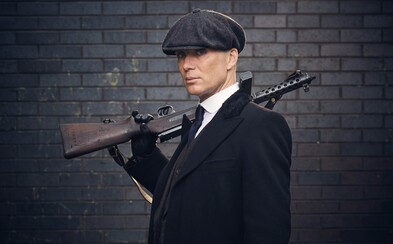 Thomas Shelby sa v prvých záberoch pre 4. sériu Peaky Blinders snaží ukončiť vojnu, nech to stojí čokoľvek Thomas Shelby sa v prvých záberoch pre 4. sériu Peaky Blinders snaží ukončiť vojnu, nech to stojí čokoľvek