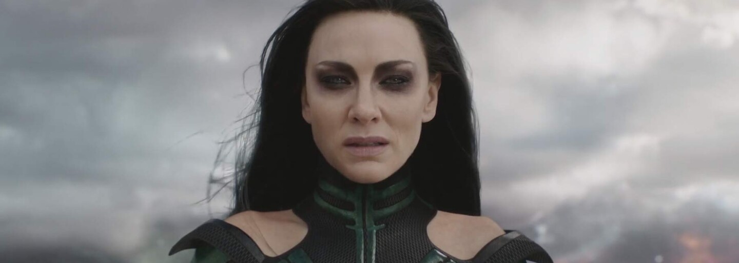 Thor: Ragnarok totálně roztrhal kina. Na kontě má skoro půl miliardy a potvrzuje tak, že Marvel neumí šlápnout vedle