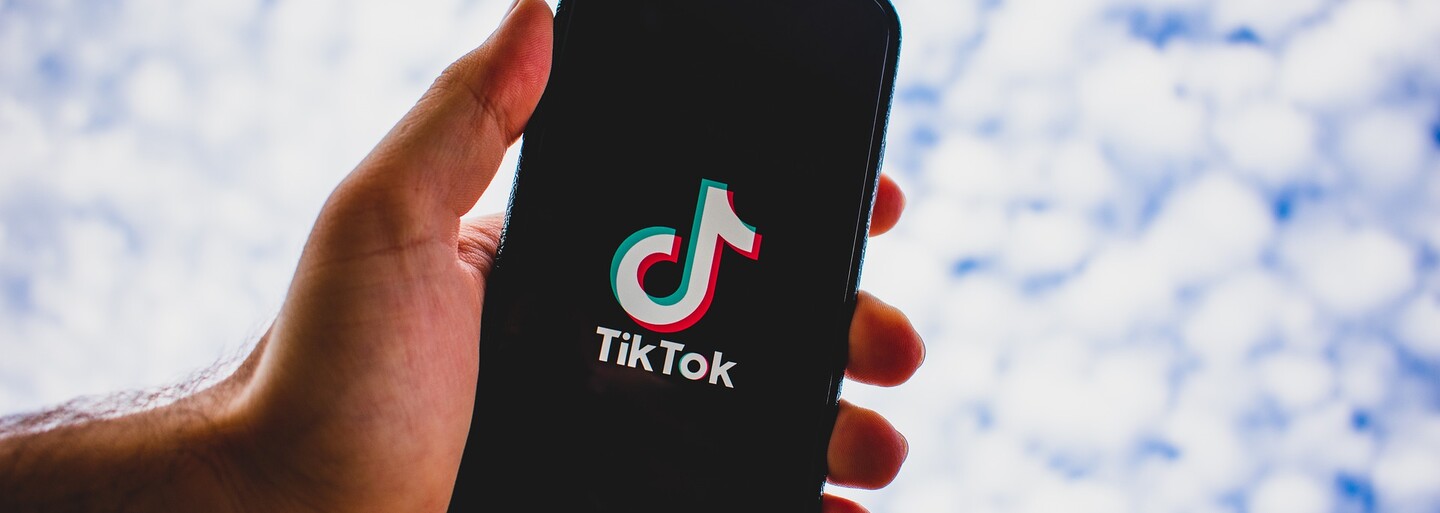 TikTok odstřihl Rusy od zbytku světa. Na platformě se šíří jen prokremelská videa, ukázal výzkum