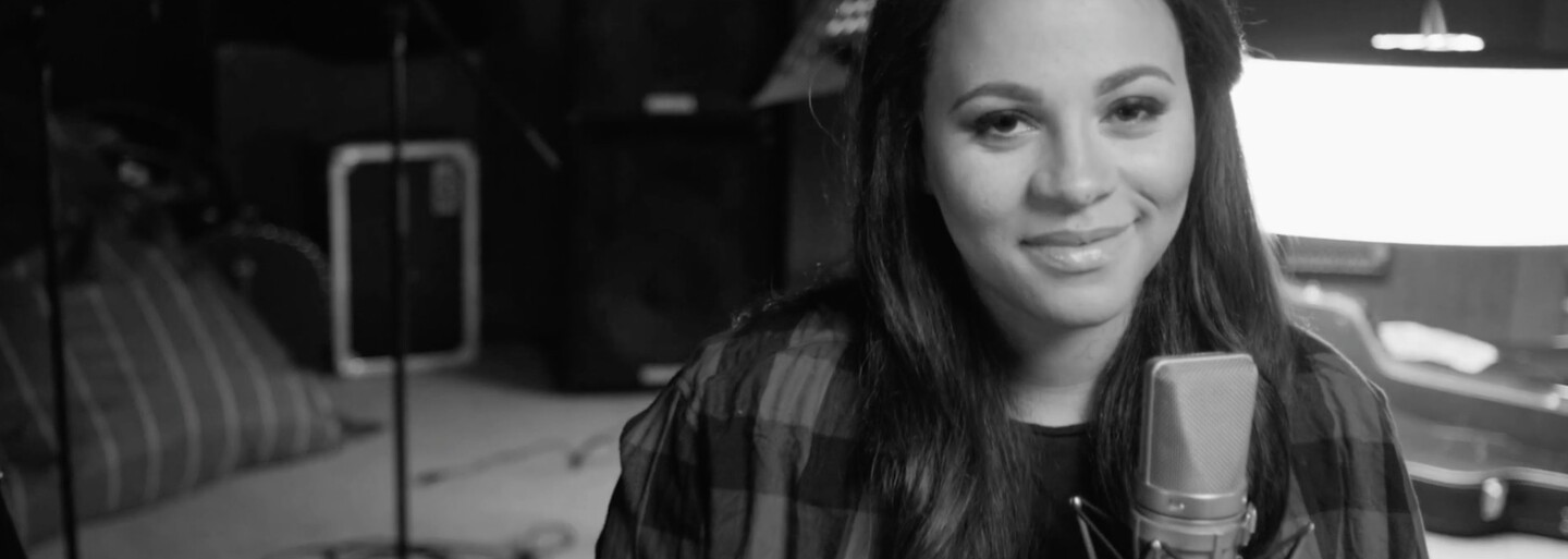Tina láka na unplugged album so skladbou Ďakujem