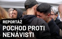 Tisíce lidí na pochodu v Bratislavě: Musíme bojovat proti nenávisti vůči LGBT+ lidem (Reportáž)