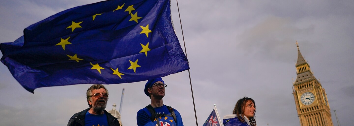 Tisíce lidí v Londýně vyšly do ulic, chtějí opětovné připojení Velké Británie k Evropské unii