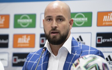 Titul zo Skalice má aj mladý Kmotrík. PhDr získal za obhajobu kompilátu dvoch prác. Titul zo Skalice má aj mladý Kmotrík. PhDr získal za obhajobu kompilátu dvoch prác.