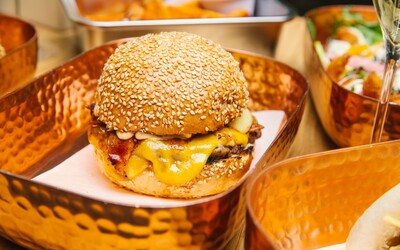 Tohle jsou nejzajímavější nové podniky v Praze: Víme, kam si zajít na výborný burger, dezert i chleba