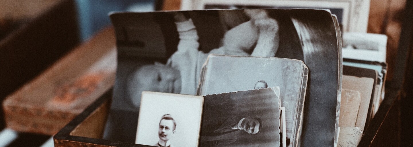 Tohle tě v dějepise nenaučí. Zorientuj se v historii poslechem 5 skvělých českých podcastů