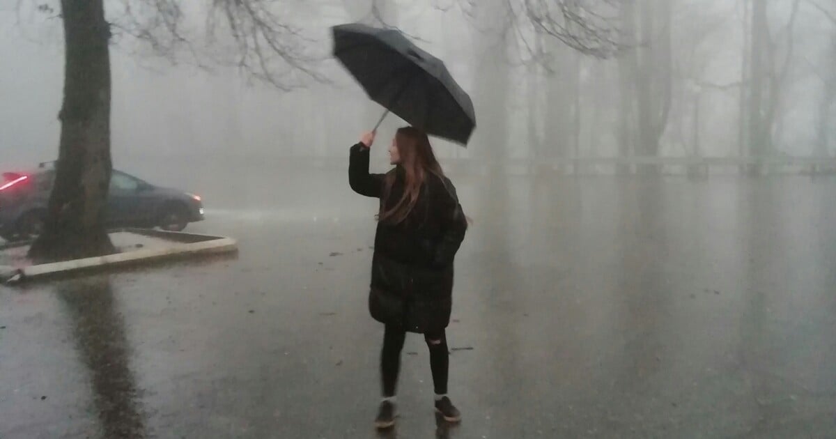 VIDEO: Bouře Amy zasáhla Evropu. Statisíce lidí jsou bez elektřiny, jeden mrtvý