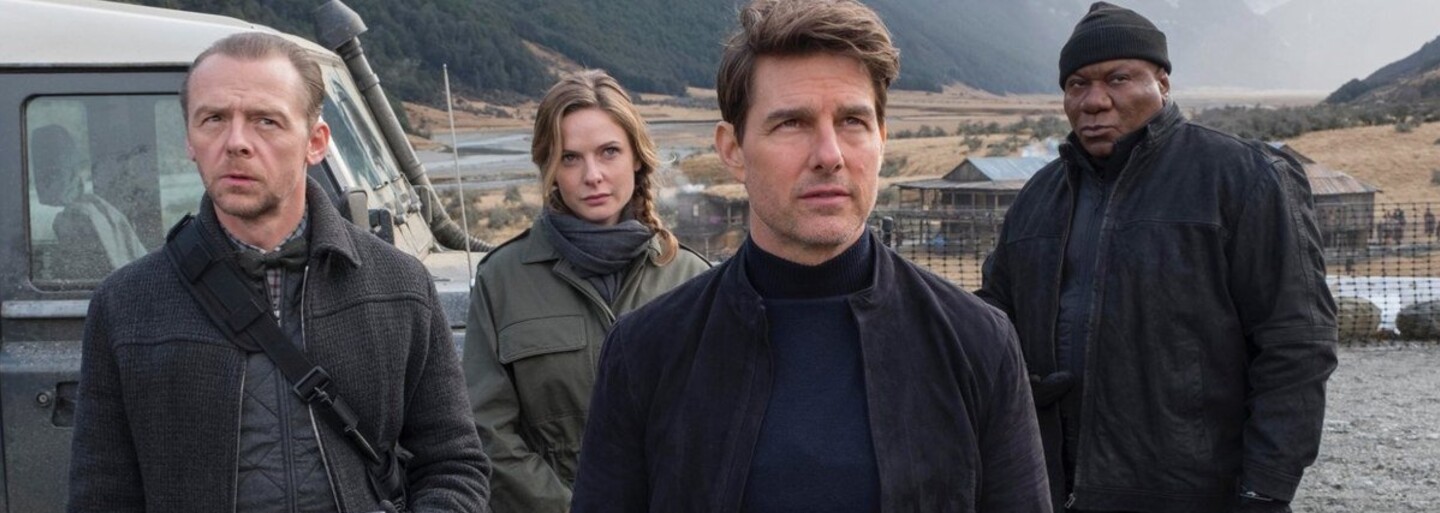 Tom Cruise ani po zranení nestráca dych. Naháňačka na streche londýnskej stanice či zoskok padákom mu nerobia problém