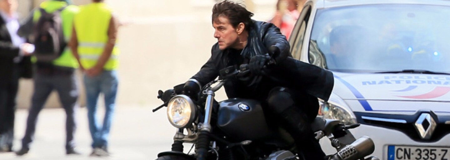 Tom Cruise natáčal šialené scény na motorke v Mission: Impossible 6 v plnej rýchlosti a pri jazde v protismere