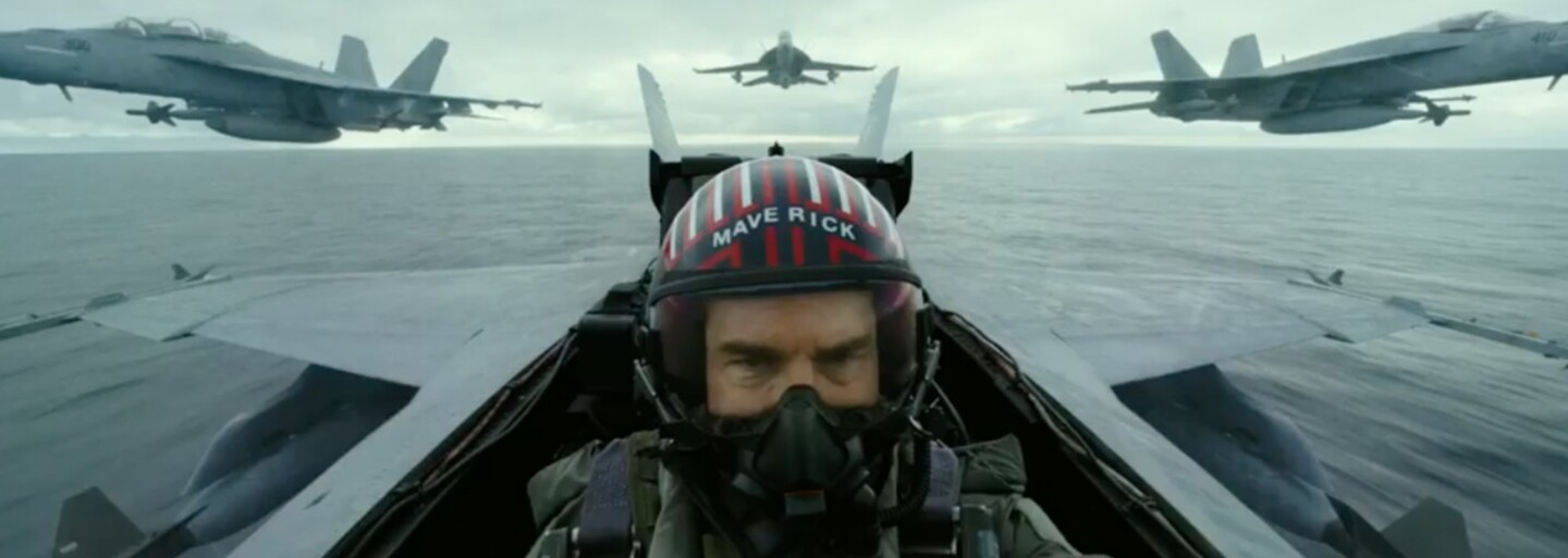 Tom Cruise požadoval, aby sa jeho hereckí kolegovia z Top Gun 2 naučili lietať v stíhačkách