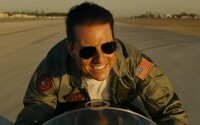 Tom Cruise v novom Top Gune lieta ako šialenec a rozdáva hlášky. Film je plný odkazov na kultovú klasiku
