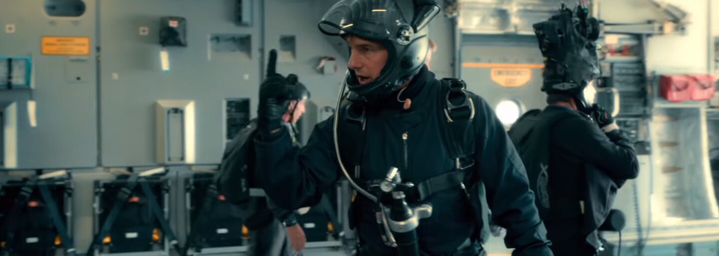 Sledujte, jak probíhalo náročné natáčení seskoku z letadla v Mission: Impossible 6